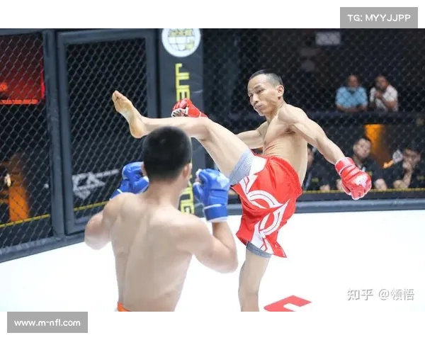 邦菲姆飞膝KO瞬间全场沸腾 赛后豪言目标直指冠军腰带 邦菲姆飞膝KO瞬间全场沸腾 赛后豪言目标直指冠军腰带